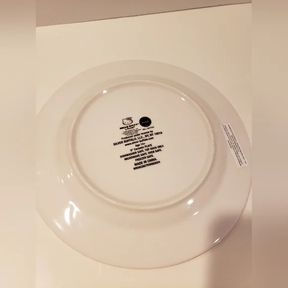 BNWT Hello Kitty Christmas Plate - Picture 3 of 3